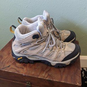 Merrell Women's Moab 2 Vent Mid Hiker Boots